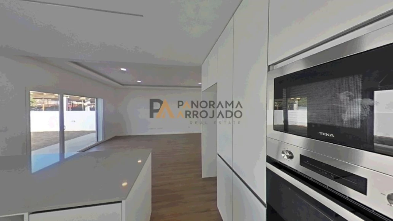 Moradia T4 para Venda em Fernao Ferro Foto 4