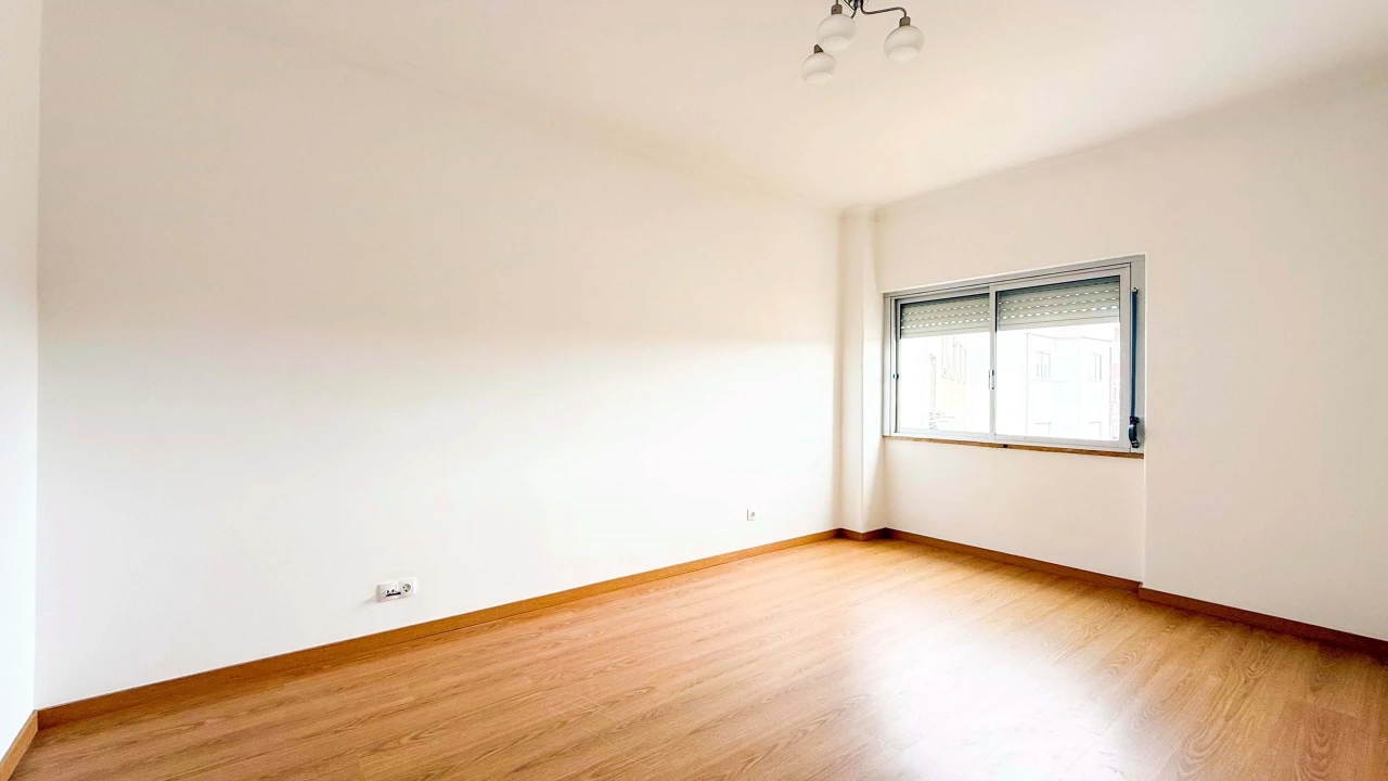 Apartamento T2 para Arrendamento em Agualva e Mira-Sintra Foto 4