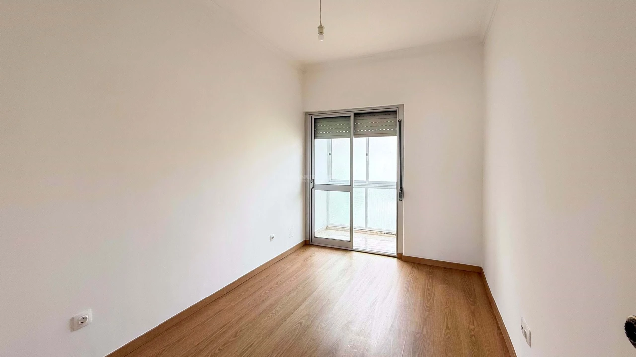 Apartamento T2 para Arrendamento em Agualva e Mira-Sintra Foto 12