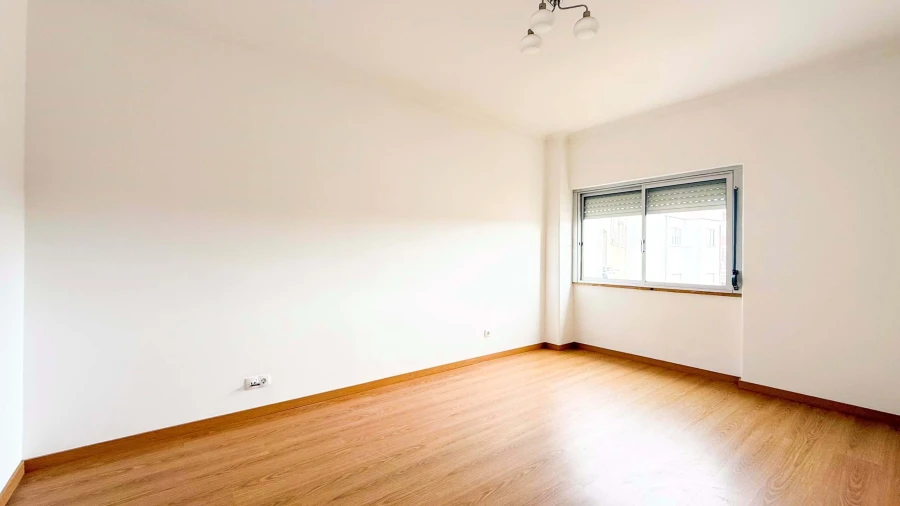 Apartamento T2 para Arrendamento em Agualva e Mira-Sintra Foto 4