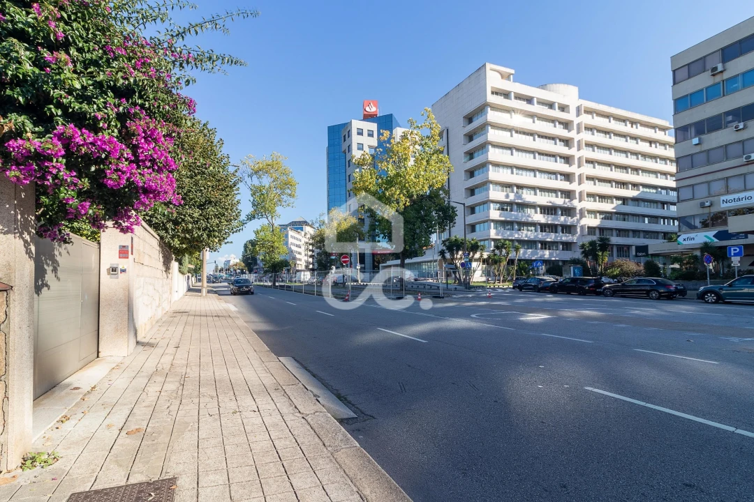 Moradia T5 para Venda em Aldoar, Foz do Douro e Nevogilde Foto 3