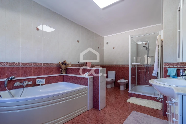 Moradia T5 para Venda em Aldoar, Foz do Douro e Nevogilde Foto 12