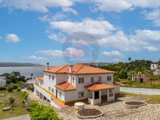 Moradia T5 para Venda em Nadadouro Foto 2