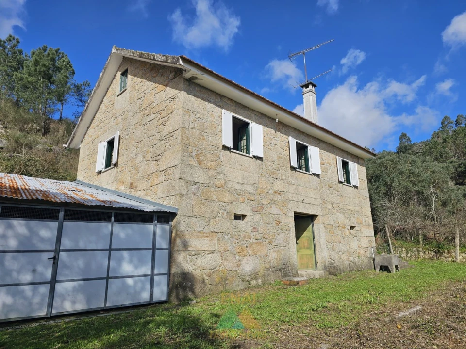 Moradia T3 para Venda em Navió e Vitorino dos Piães Foto 2