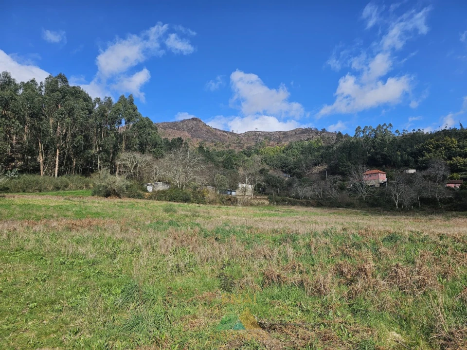 Moradia T3 para Venda em Navió e Vitorino dos Piães Foto 11