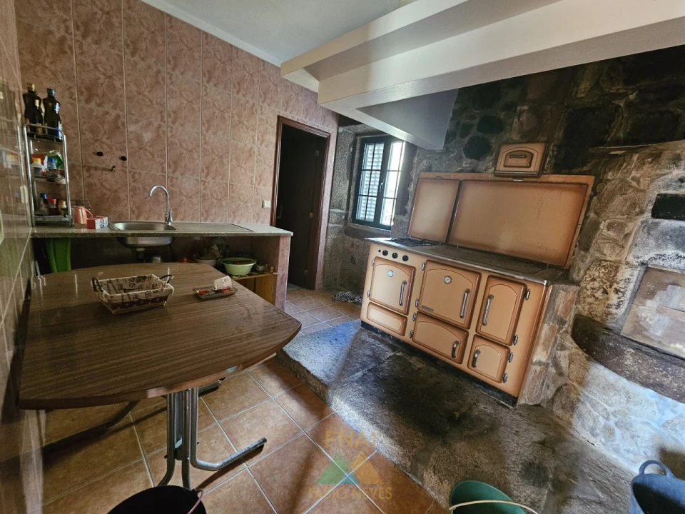 Moradia T3 para Venda em Navió e Vitorino dos Piães Foto 23