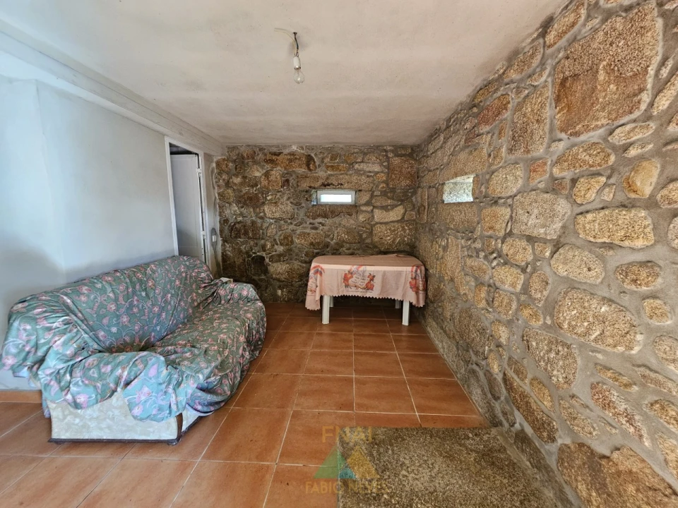 Moradia T3 para Venda em Navió e Vitorino dos Piães Foto 26