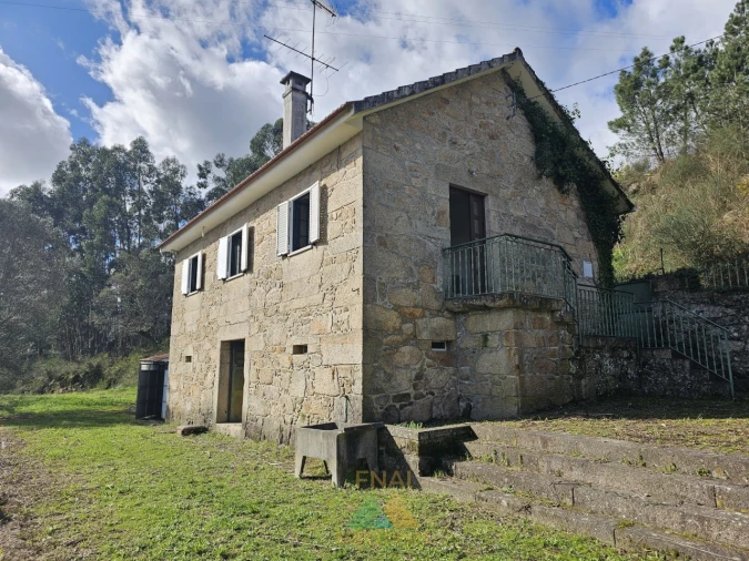 Moradia T3 para Venda em Navió e Vitorino dos Piães Foto 1