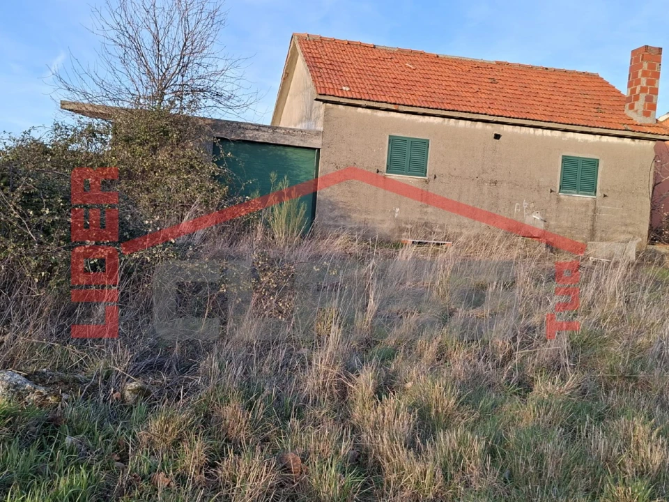 Moradia T2 para Venda em Santa Comba de Rossas Foto 14