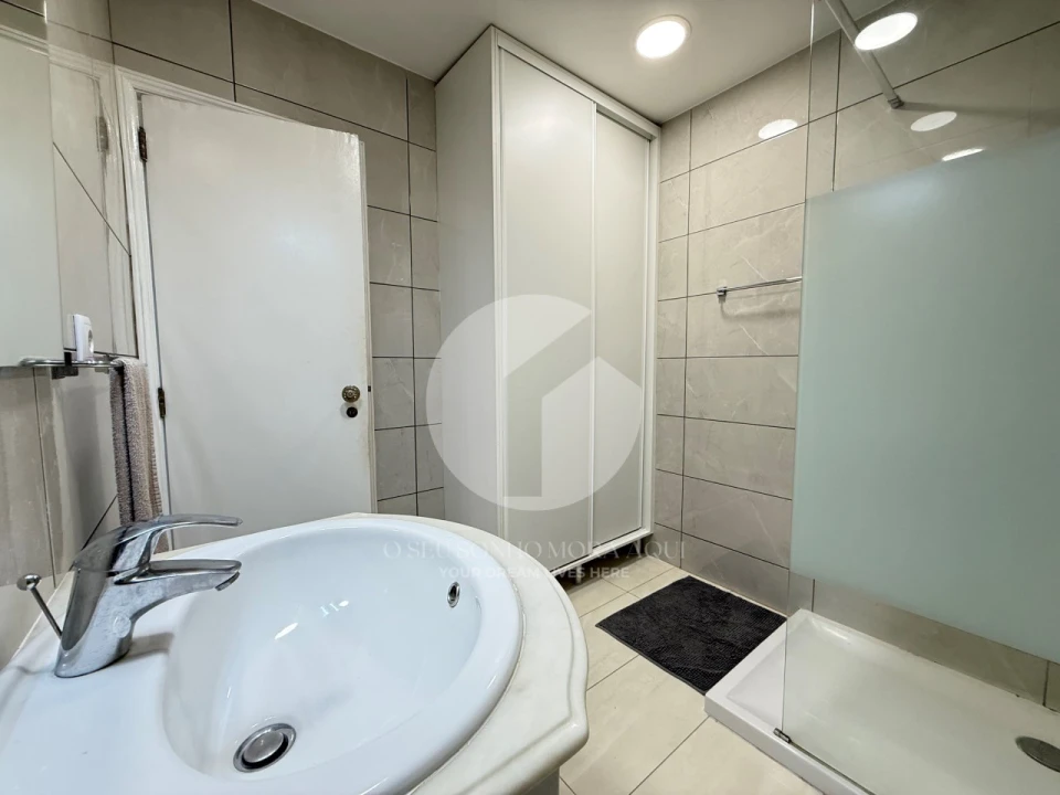 Apartamento T3 para Venda em Olhão Foto 12