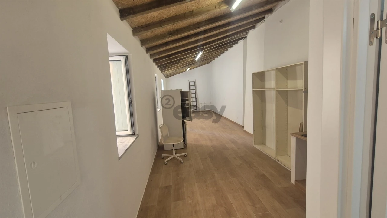 Armazém para Venda em Arroios Foto 14