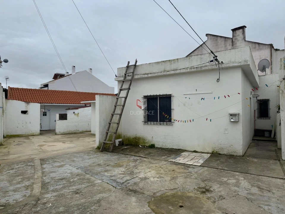 Moradia T2 para Venda em Sarilhos Grandes Foto 8