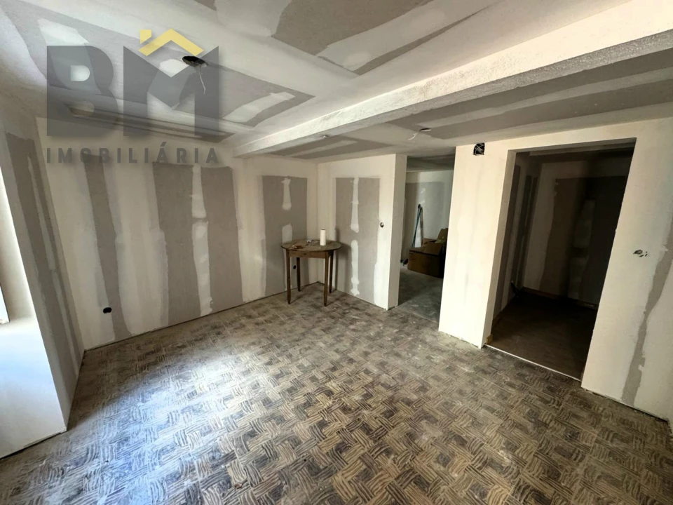 Moradia T2 para Venda em Escalos de Cima e Lousa Foto 3