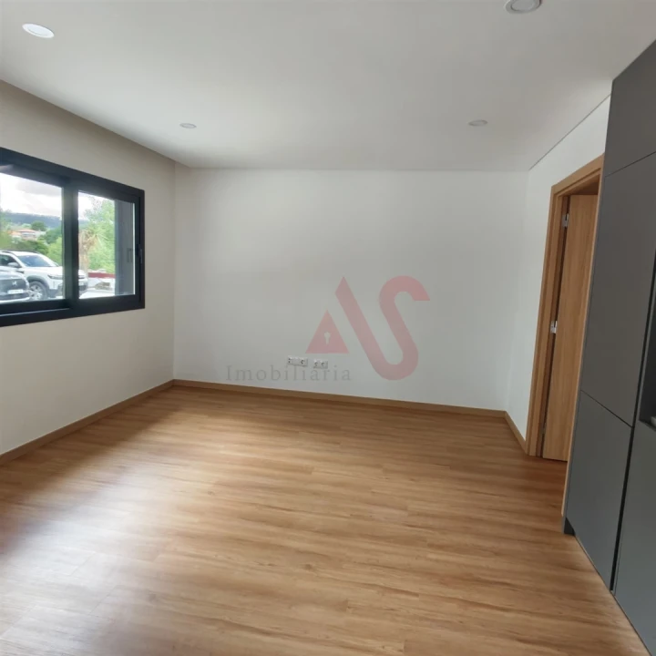 Apartamento T1 para Venda em Infias Foto 8