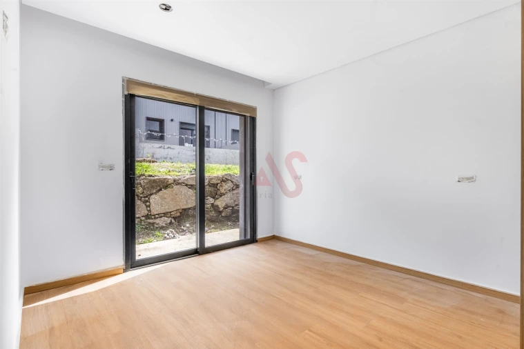 Apartamento T1 para Venda em Infias Foto 8