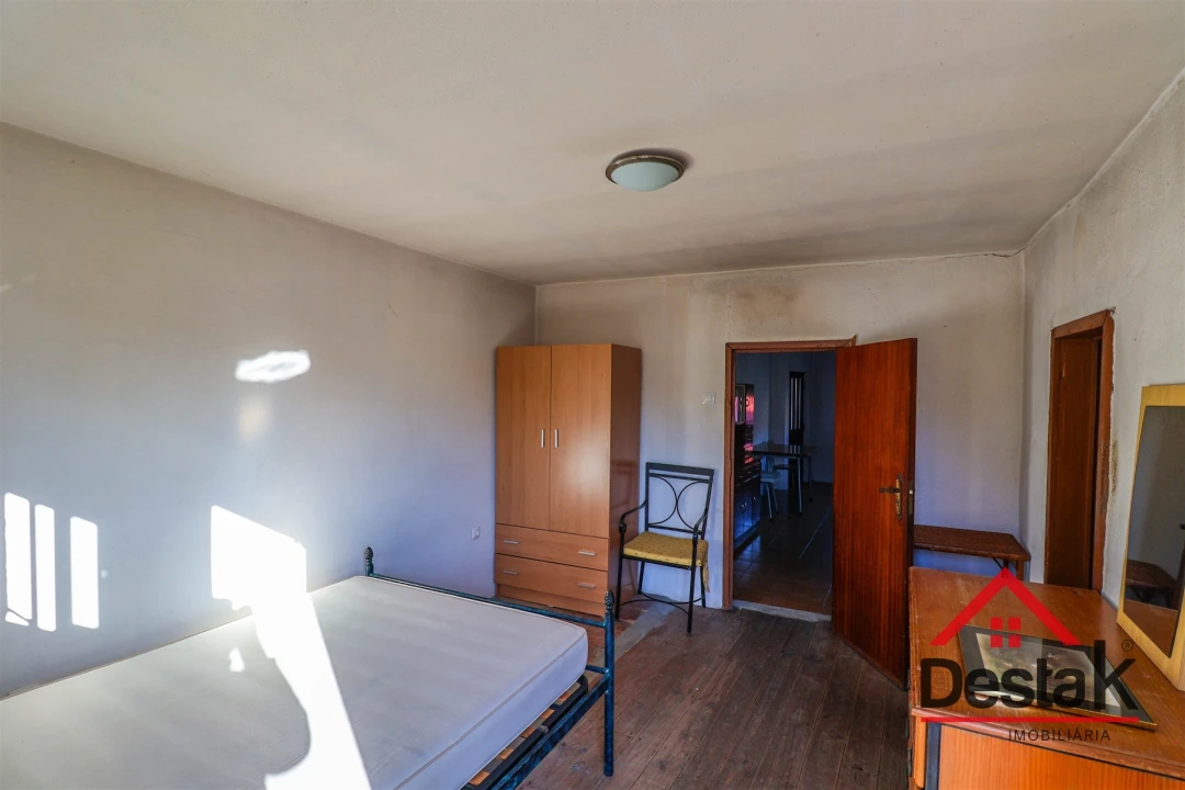 Moradia T2 para Venda em Povolide Foto 13