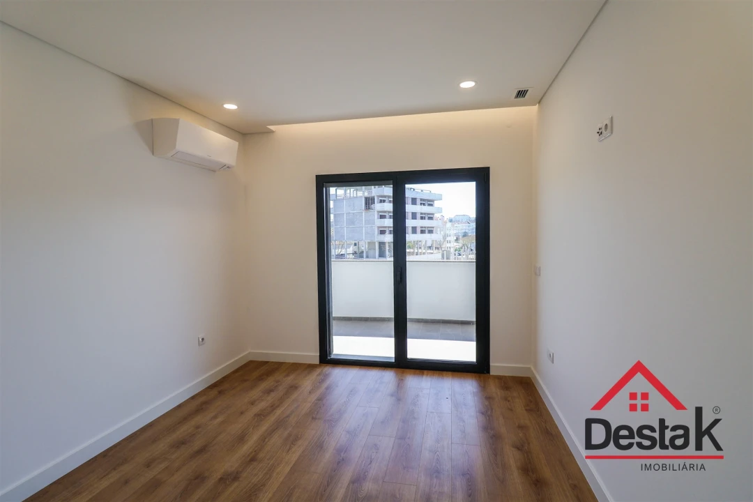 Apartamento T2 para Arrendamento em Viseu Foto 7