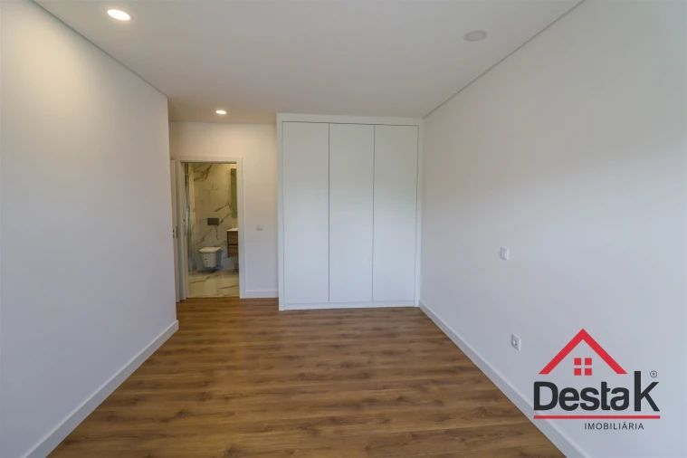 Apartamento T2 para Arrendamento em Viseu Foto 11