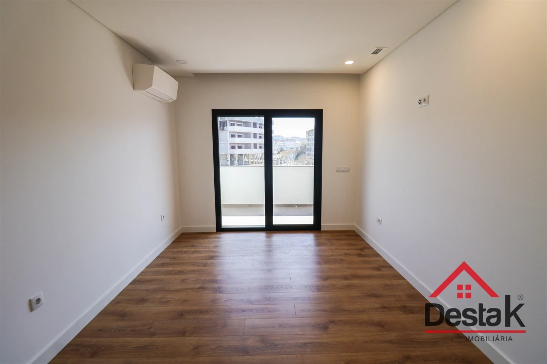 Apartamento T2 para Arrendamento em Viseu Foto 9