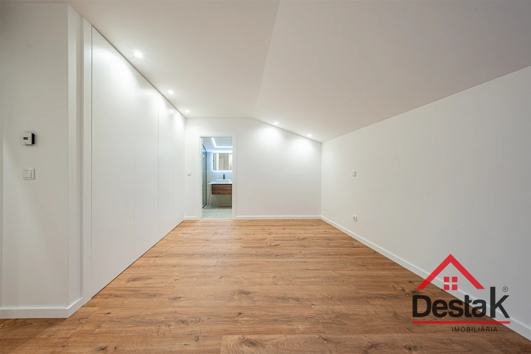 Apartamento T4 para Venda em Viseu Foto 32