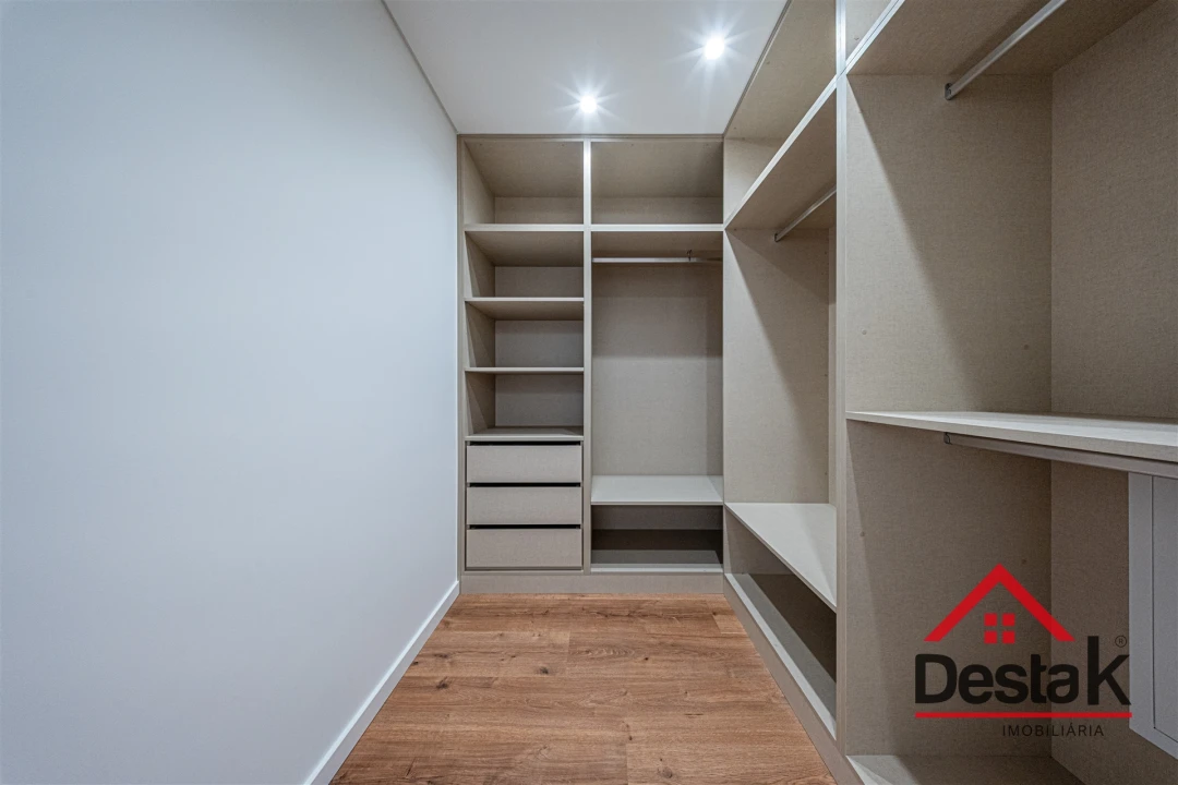 Apartamento T4 para Venda em Viseu Foto 12