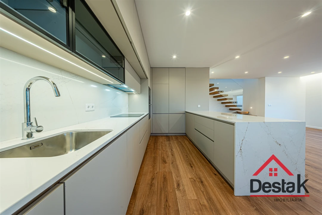 Apartamento T4 para Venda em Viseu Foto 8