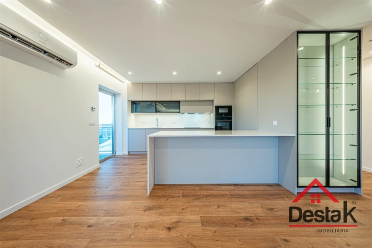 Apartamento T4 para Venda em Viseu Foto 6