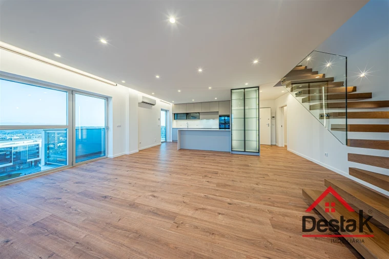 Apartamento T4 para Venda em Viseu Foto 3