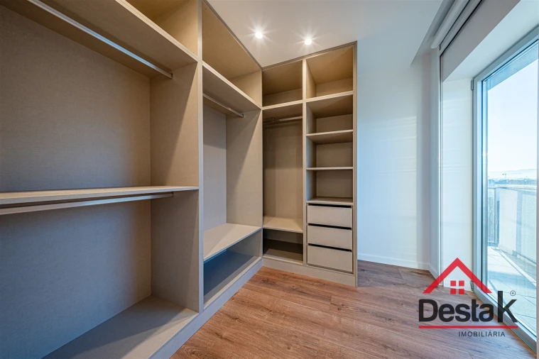 Apartamento T4 para Venda em Viseu Foto 17