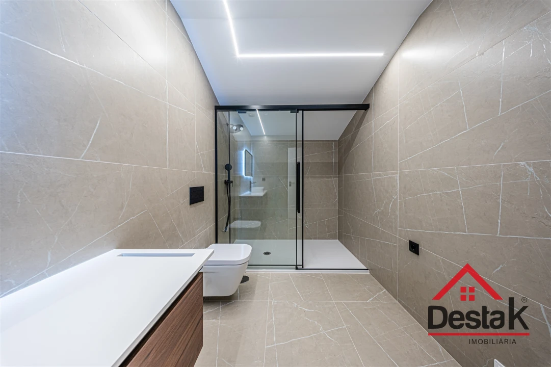 Apartamento T4 para Venda em Viseu Foto 24