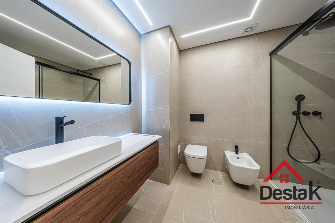 Apartamento T4 para Venda em Viseu Foto 13