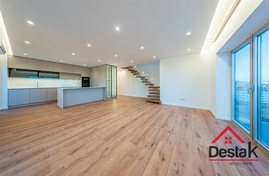 Apartamento T4 para Arrendamento em Viseu Foto 6