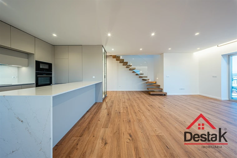 Apartamento T4 para Arrendamento em Viseu Foto 7