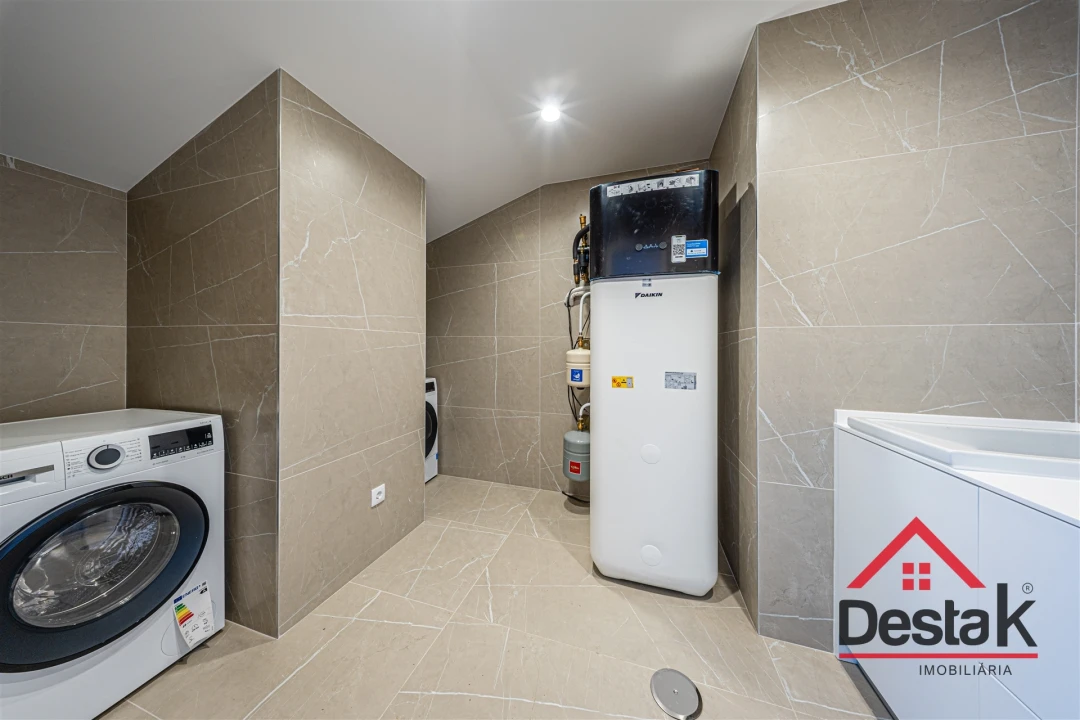 Apartamento T4 para Arrendamento em Viseu Foto 37