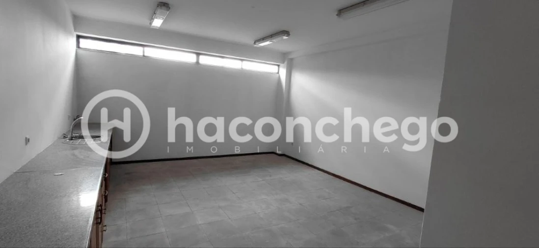 Armazém para Arrendamento em Pousa Foto 3