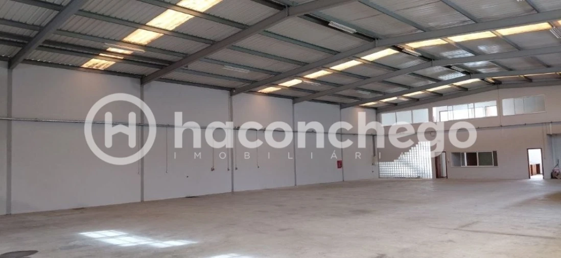 Armazém para Arrendamento em Pousa Foto 1