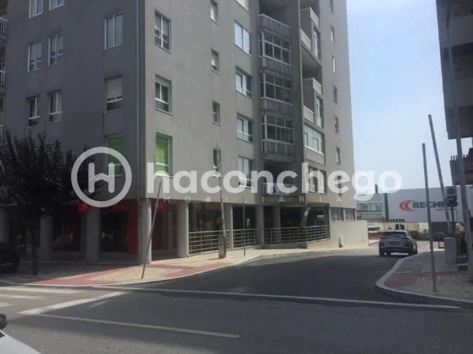 Loja para Arrendamento em Barcelos, V.Boa, V.Frescainha Foto 1