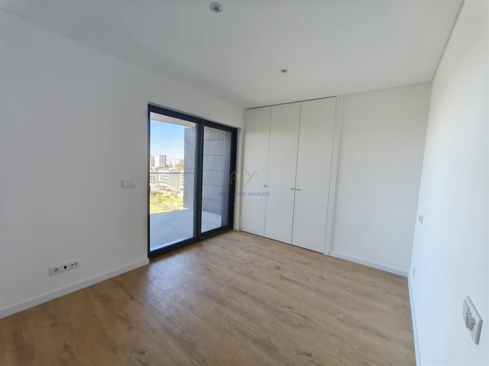 Apartamento T5 para Venda em Carnaxide e Queijas Foto 26