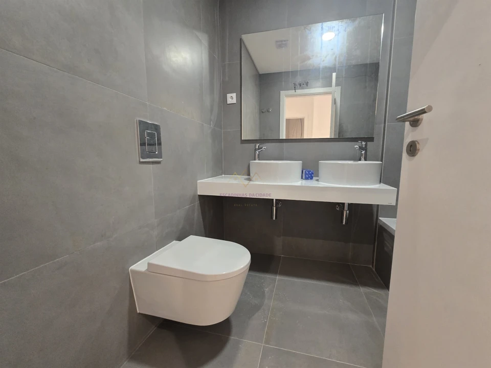 Apartamento T5 para Venda em Carnaxide e Queijas Foto 44