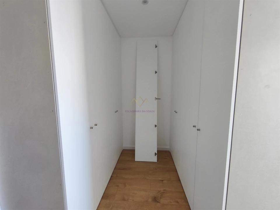 Apartamento T5 para Venda em Carnaxide e Queijas Foto 29