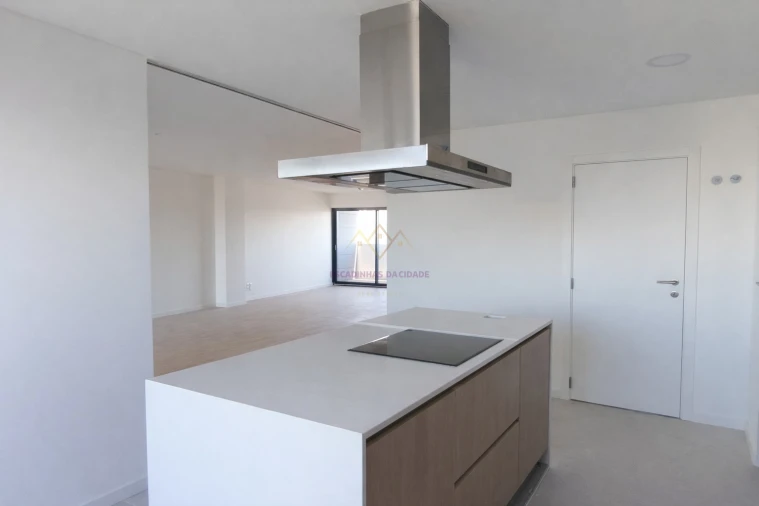Apartamento T5 para Venda em Carnaxide e Queijas Foto 11