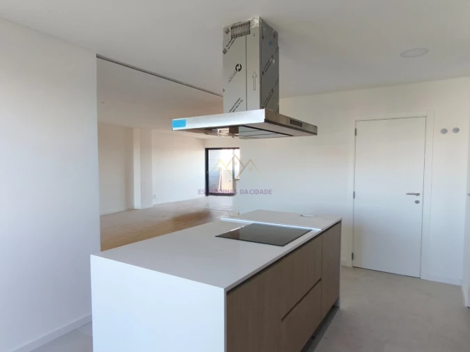 Apartamento T5 para Venda em Carnaxide e Queijas Foto 16