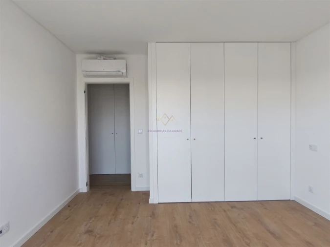 Apartamento T5 para Venda em Carnaxide e Queijas Foto 33
