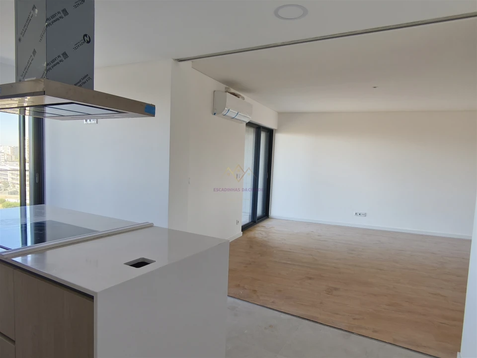 Apartamento T5 para Venda em Carnaxide e Queijas Foto 12