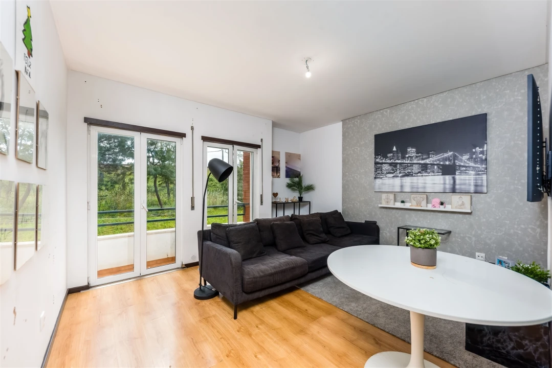 Apartamento T1 para Venda em Laranjeiro e Feijó Foto 5