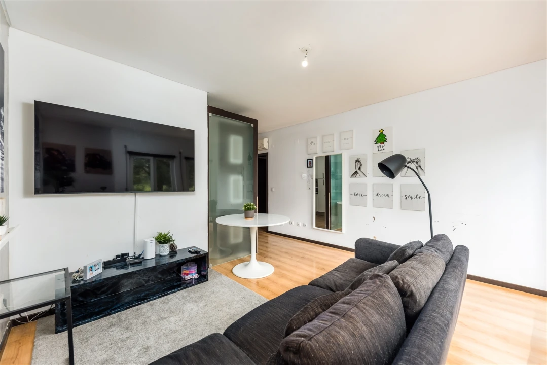 Apartamento T1 para Venda em Laranjeiro e Feijó Foto 6