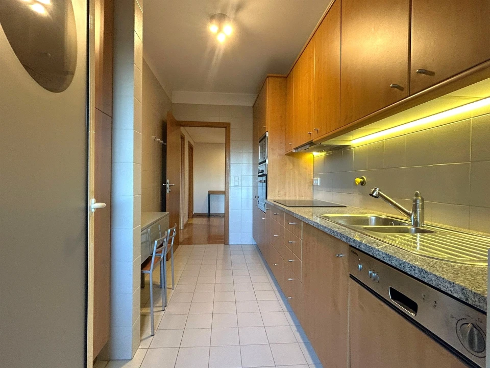 Apartamento T1 para Arrendamento em Aldoar, Foz do Douro e Nevogilde Foto 14