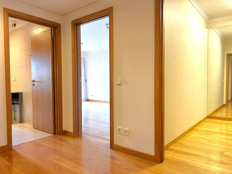 Apartamento T1 para Arrendamento em Aldoar, Foz do Douro e Nevogilde Foto 3