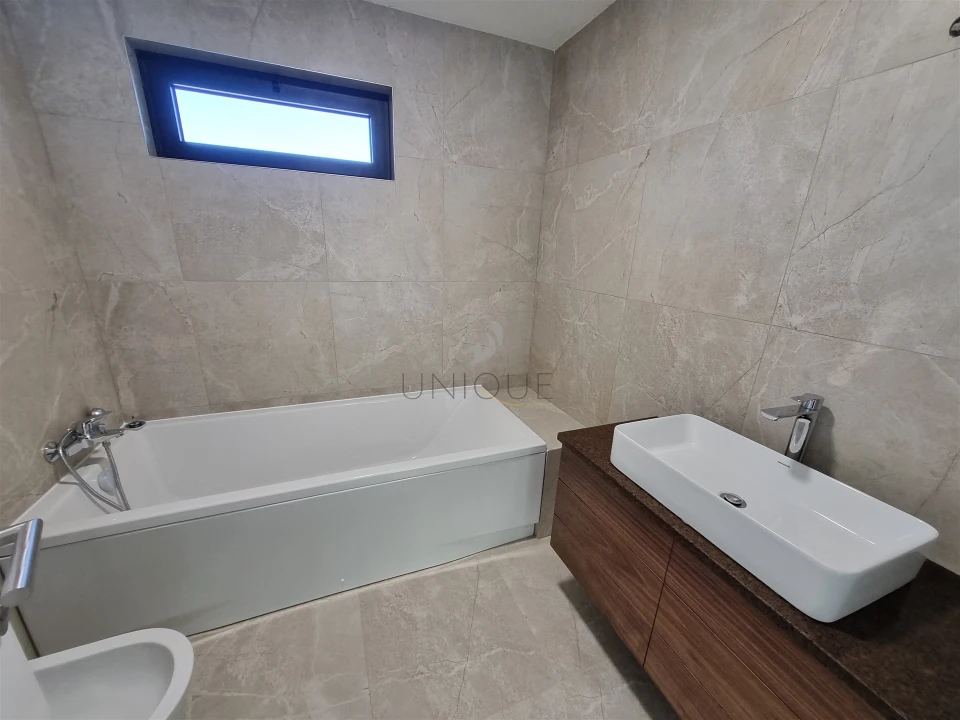 Moradia T4 para Venda em Aradas Foto 56