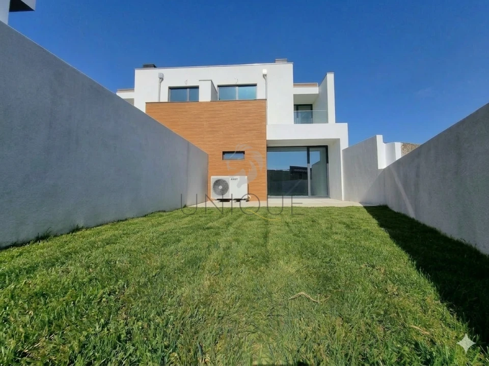 Moradia T4 para Venda em Aradas Foto 1